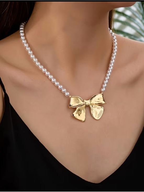 Jewelry - Goldtone Bow Faux Pearl Necklace